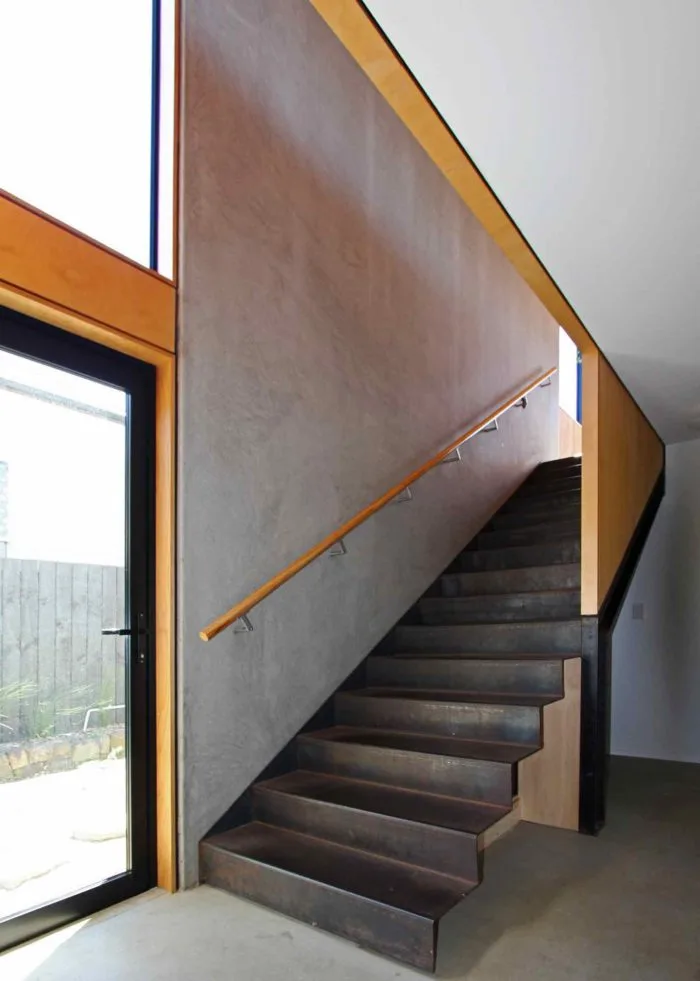 Panmure Lagoon - Panmure home with upstairs living areas (image 2 of 7)