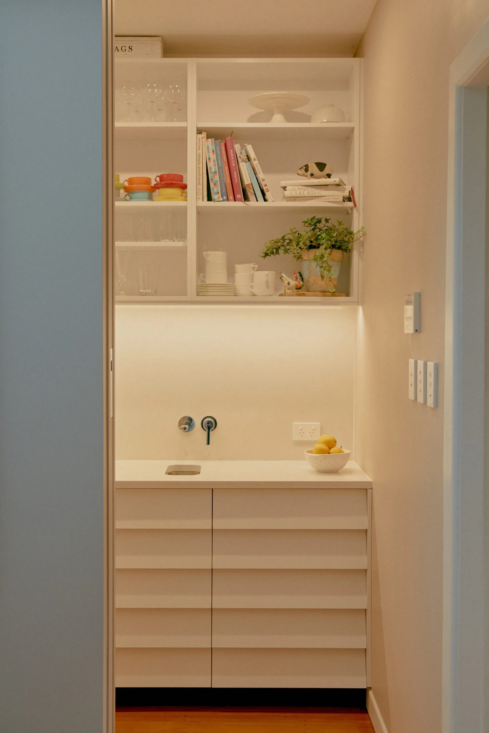 Kitenui Kitchen – scullery with open shelving for glassware, cookbooks and crockery