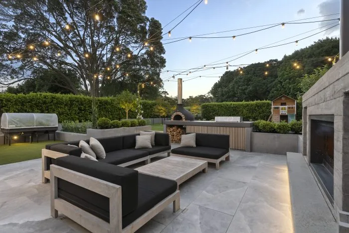 Maungakiekie – outdoor kitchen and lounge area with barbecue, sofas and children's playhouse